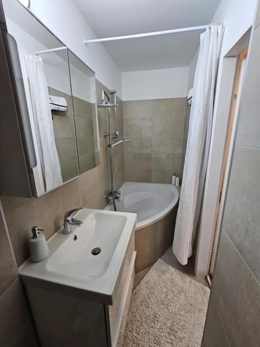 Affordable Suite In Vienna'S Hotpoint Zewnętrze zdjęcie